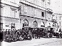 Padova-Militi e ambulanze della Croce Verde in piazza Eremitani agli inizi degli anni ''20. (Adriano Danieli)